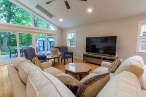 Smart TV - Bright & Quiet 5BR Near Beach (Michigan City)