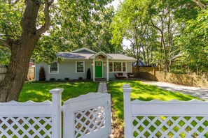 Exterior - Bright & Quiet 5BR Near Beach (Michigan City)