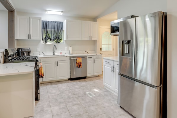 House (3 Bedrooms) | Interior