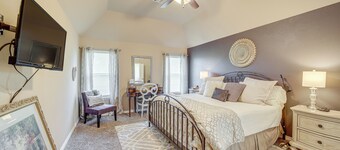Tulsa Area Retreat w/ Trail Access + Private Patio