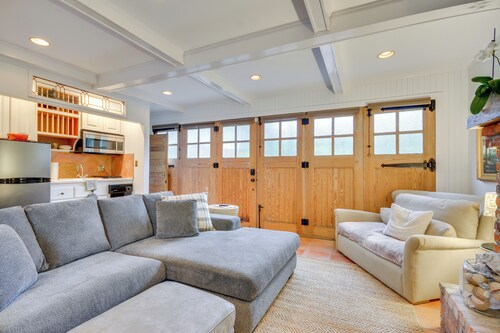 Walk to Main St: Historic High Point Carriage Home