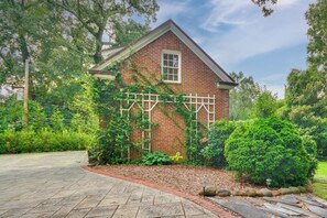 House (1 Bedroom) | Interior - Walk to Main St: Historic High Point Carriage Home (High Point)