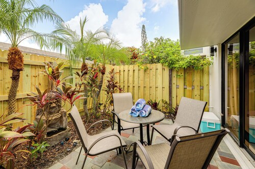 Steps to Shore: Condo w/ Patio in West Palm Beach!