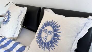 2 Schlafzimmer, Reisekinderbett, kostenloses WLAN, Bettwäsche