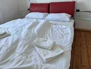2 habitaciones, cuna de viaje, wifi gratis y ropa de cama