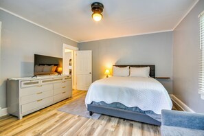 Interior - Home 1 Mi to Dtwn & High Point University! (High Point)