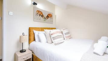 House, Patio | Iron/ironing board, free WiFi