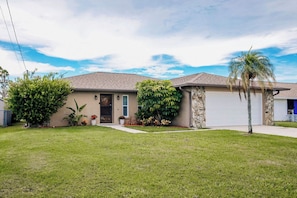 Exterior - This house is a 3 bedroom(s), 2 bathrooms, located in Hudson, FL. (Hudson)