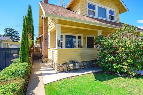 Near LA Cozy Home With Full Kitchen Laundry