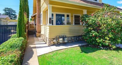Near LA Cozy Home With Full Kitchen Laundry