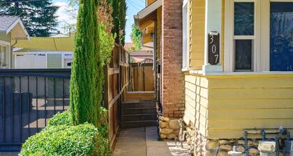 Near LA Cozy Home With Full Kitchen Laundry