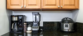 Near LA Cozy Home With Full Kitchen Laundry