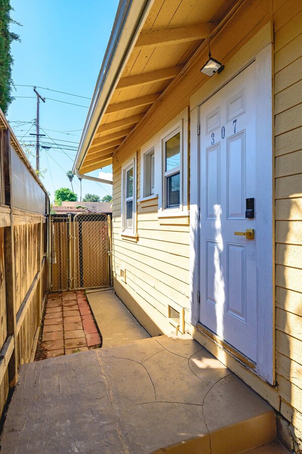 Apartment | 2 bedrooms, Internet - Near LA Cozy Home With Full Kitchen Laundry (San Gabriel)