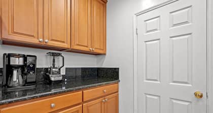 Near LA Cozy Home With Full Kitchen Laundry