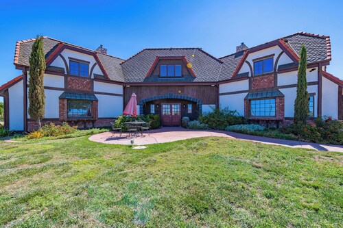 Vineyard Inn w/4BR ensuites, VIEWS, VIEWS!