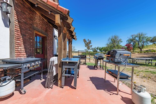 Vineyard Inn w/4BR ensuites, VIEWS, VIEWS!