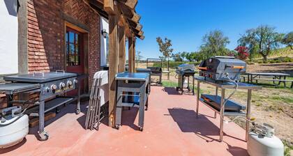 Vineyard Inn w/4BR ensuites, VIEWS, VIEWS!