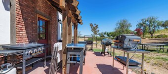 Vineyard Inn w/4BR ensuites, VIEWS, VIEWS!