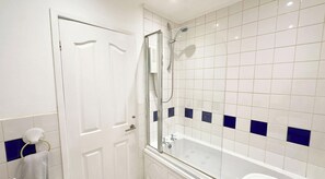 Douche, serviettes fournies