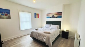 3 slaapkamers, een strijkplank/strijkijzer, wifi