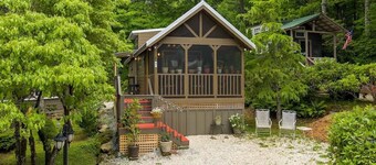 Carolina Cozy — Easy walk to Main Street Highlands!