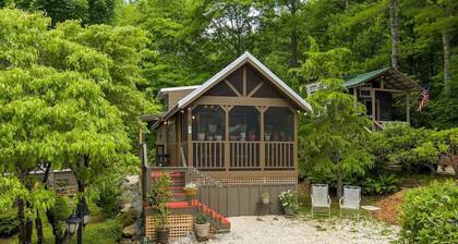 Carolina Cozy — Easy walk to Main Street Highlands!