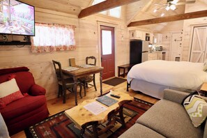 1 slaapkamer, een strijkplank/strijkijzer, gratis wifi, beddengoed