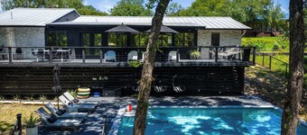 Lake Views | Pool | Fire Pit | BBQ | Spacious Deck