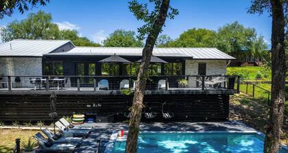 Lake Views | Pool | Fire Pit | BBQ | Spacious Deck