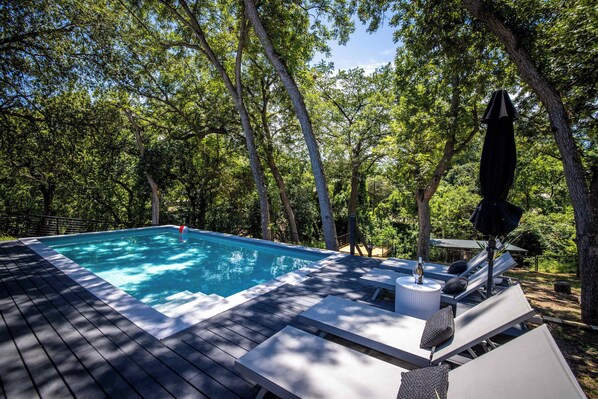 Pool - Lake Views | Pool | Fire Pit | BBQ + Spacious Deck (Seguin)