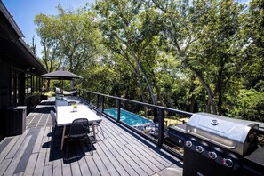 Outdoor dining - Lake Views | Pool | Fire Pit | BBQ | Spacious Deck (Seguin)