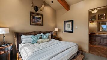 4 bedrooms, desk, WiFi, bed sheets