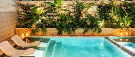 Piscina all'aperto, una piscina riscaldata