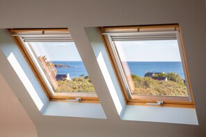 Interior - Guest Rooms "Océane et Framboise" Sea View - Océane Room (Plogoff)