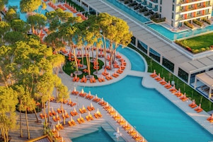 Piscina interna, piscina externa sazonal