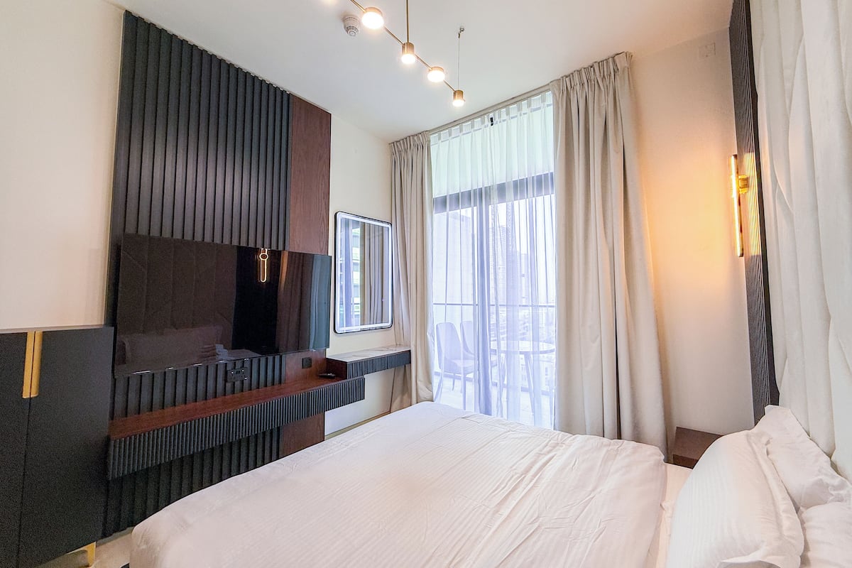 Luxury Apartment, Balcony, City View | In-room safe, blackout curtains, iron/ironing board, free WiFi