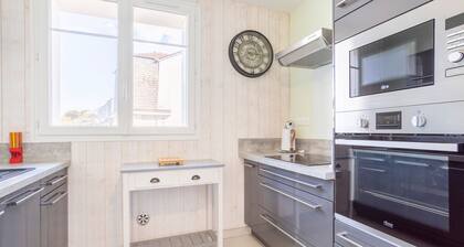 Apartment in the 'La Montagne' Residence 300 m from the Beach with Sea View