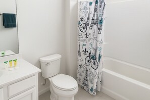 Basic Double Room, 2 Double Beds, Non Smoking | Bathroom