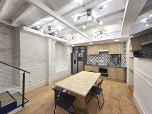 Breakfast area - Modular Dreams Hostel (Madrid)