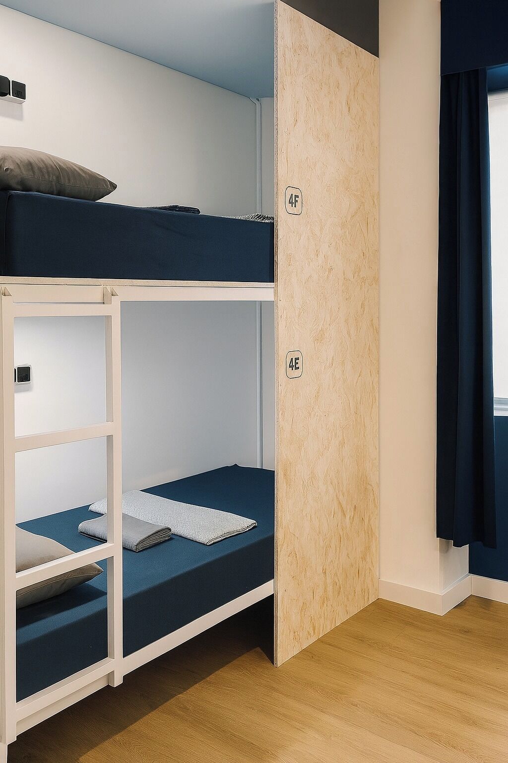 H4 camarote individual en habitacion compartida mixta de 6 camarotes | Free WiFi