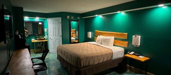 Special boutique hotel in Oxford, Alabama with a variety of themed rooms!