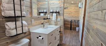 Lovely building with beautiful river view in charming White Bird
