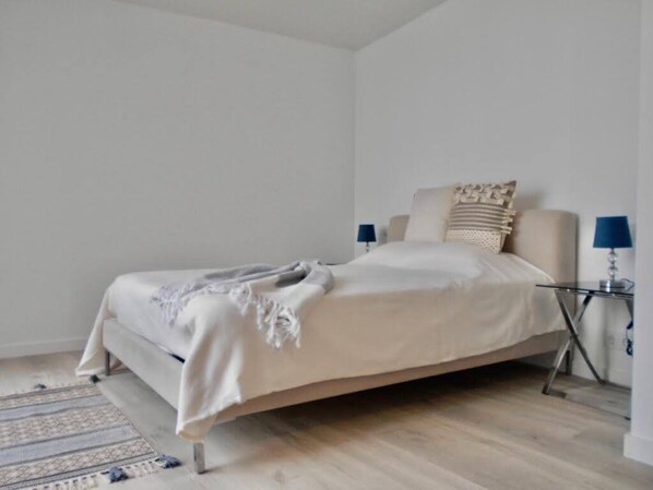 1 bedroom, iron/ironing board, Internet, bed sheets