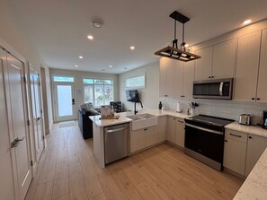 Fridge, stovetop