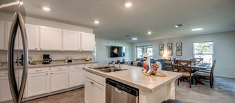 NEW - Heated Hot Tub - BBQ - Ping Pong - Bikes