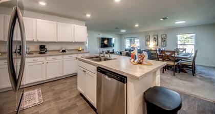 NEW - Heated Hot Tub - BBQ - Ping Pong - Bikes