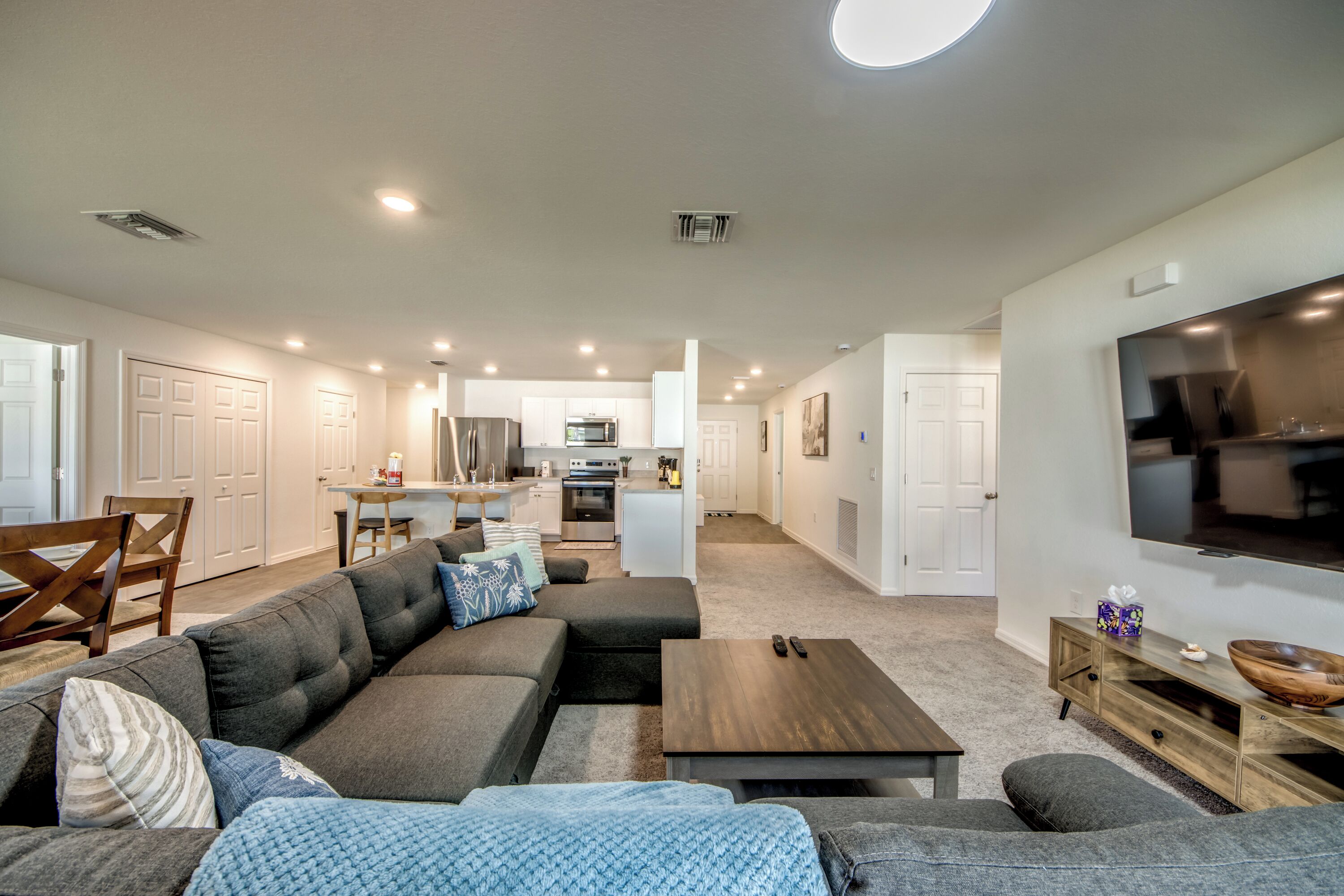 Smart TV, table tennis