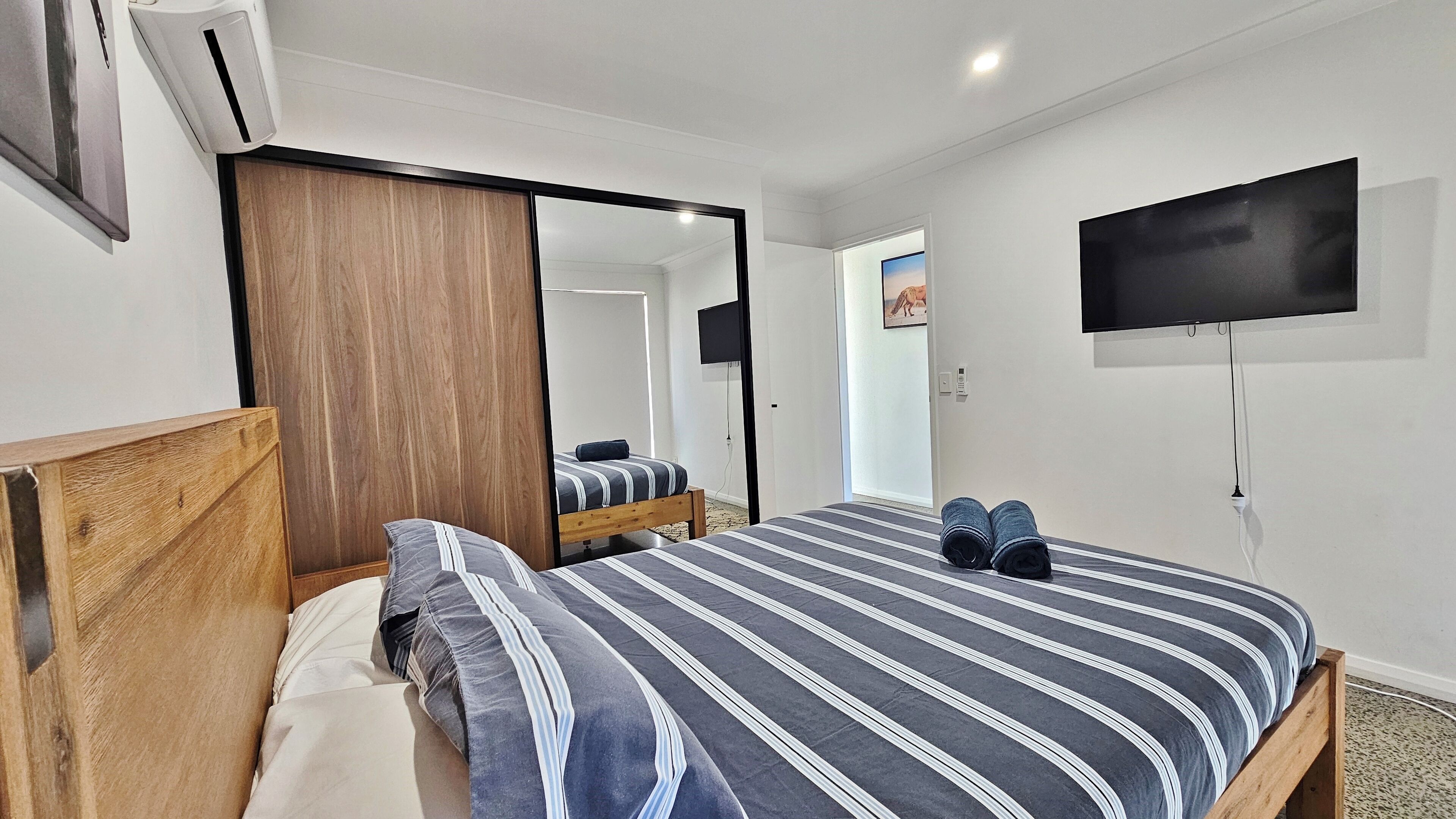 4 bedrooms, iron/ironing board, free WiFi, bed sheets