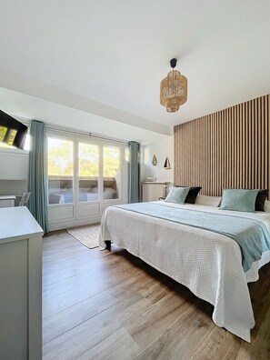 4 dormitoris, planxa i posts de planxar, Internet i roba de llit