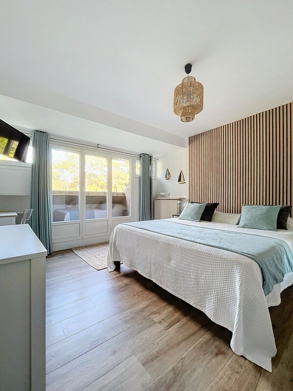 4 bedrooms, iron/ironing board, Internet, bed sheets